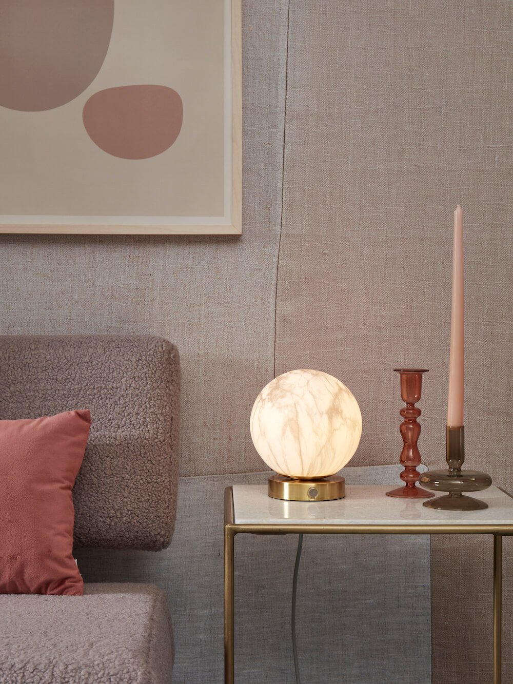 Lampe a poser Carrara en verre et métal au design chic par It's About Romi